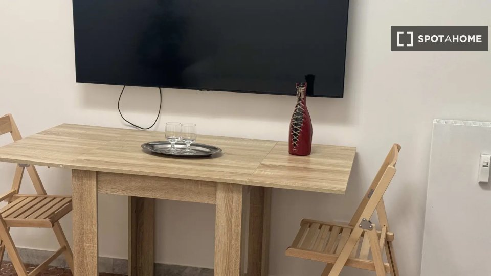 Double room Rome, 3 beds, 80m² — photo 12