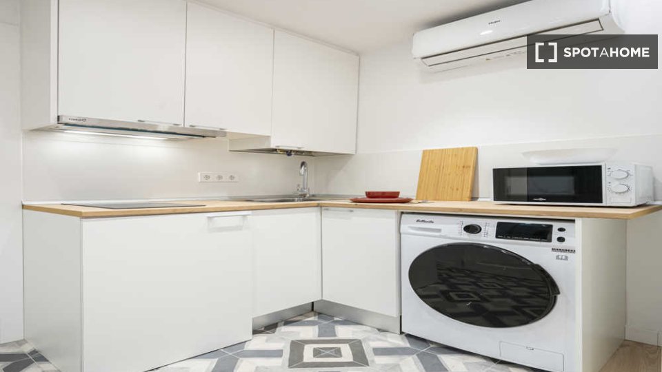 Double room Madrid, 1 bed — photo 24