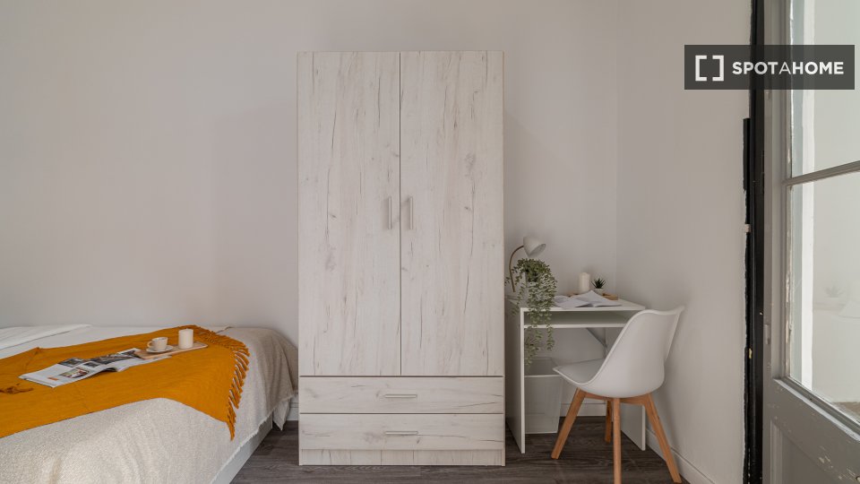 Double room Barcelona, 7 beds, 121m² — photo 15