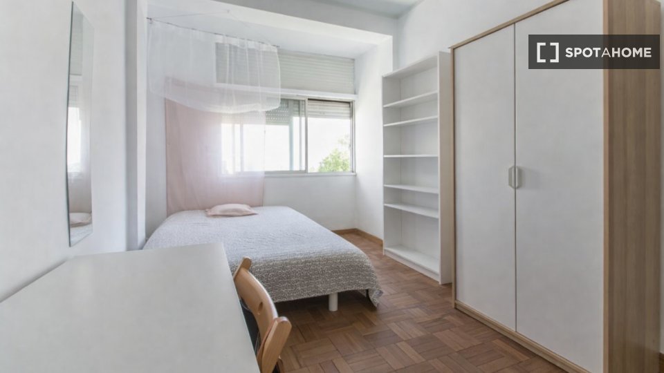 Double room Lisbon, 6 beds — photo 29
