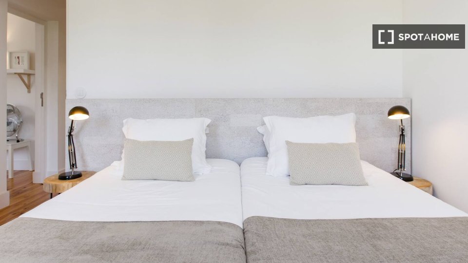 Apartment Lisbon, 2 beds, 65m² — photo 9