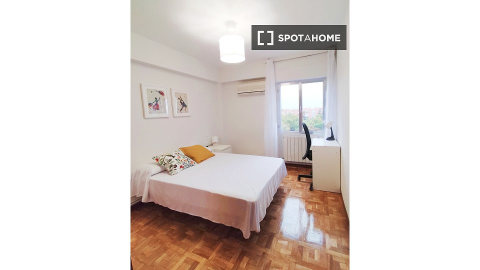 Double room Madrid, 3 beds, 95m² — photo 7