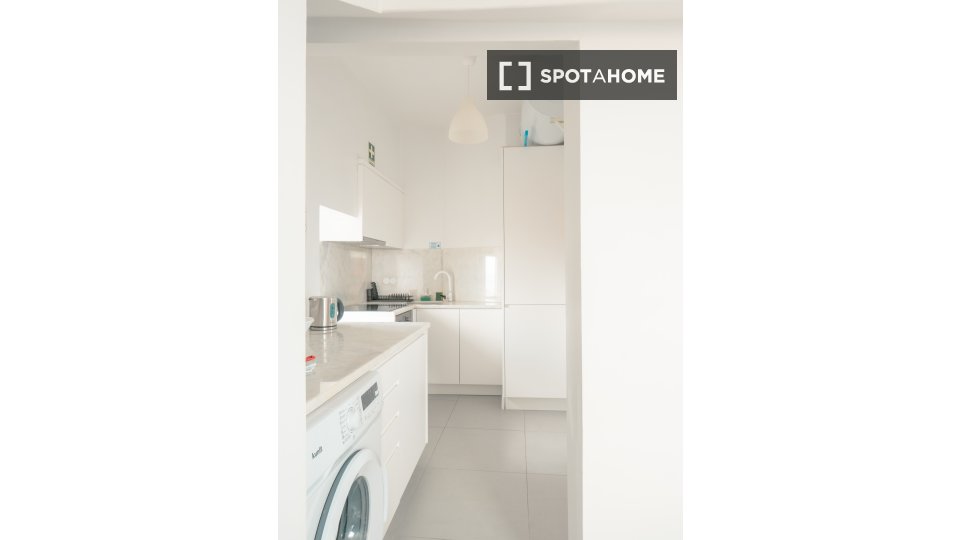 Apartment Lisbon, 2 beds, 71m² — photo 9