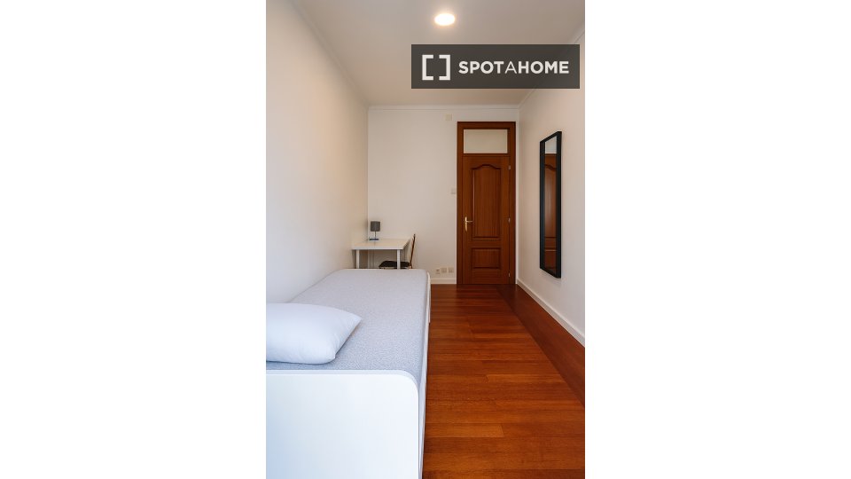 Double room Lisbon, 5 beds — photo 40
