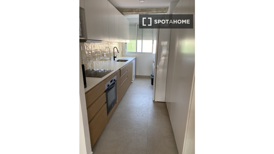 Apartment Valencia, 4 beds, 110m² — photo 2