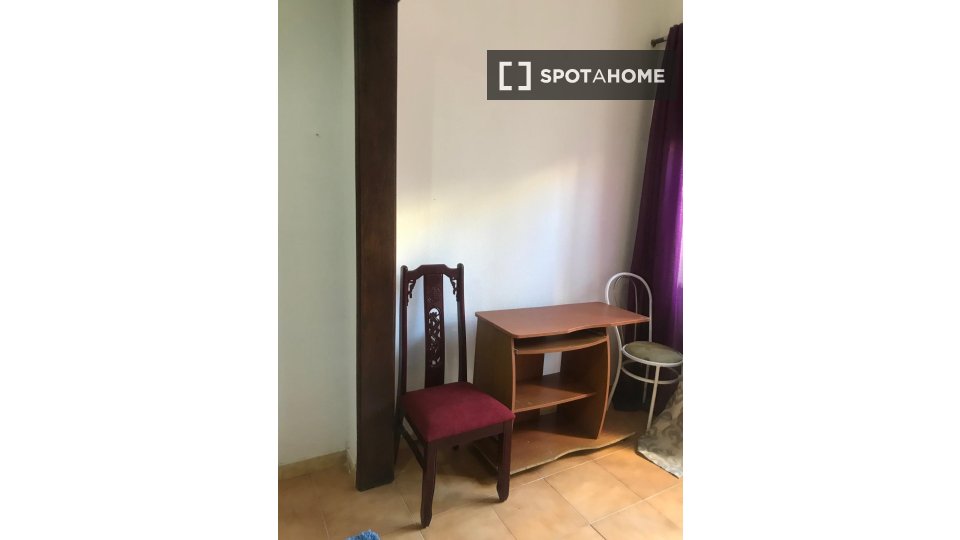 Double room Lisbon, 2 beds — photo 14