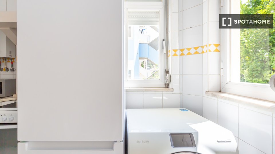 Double room Lisbon, 4 beds — photo 15