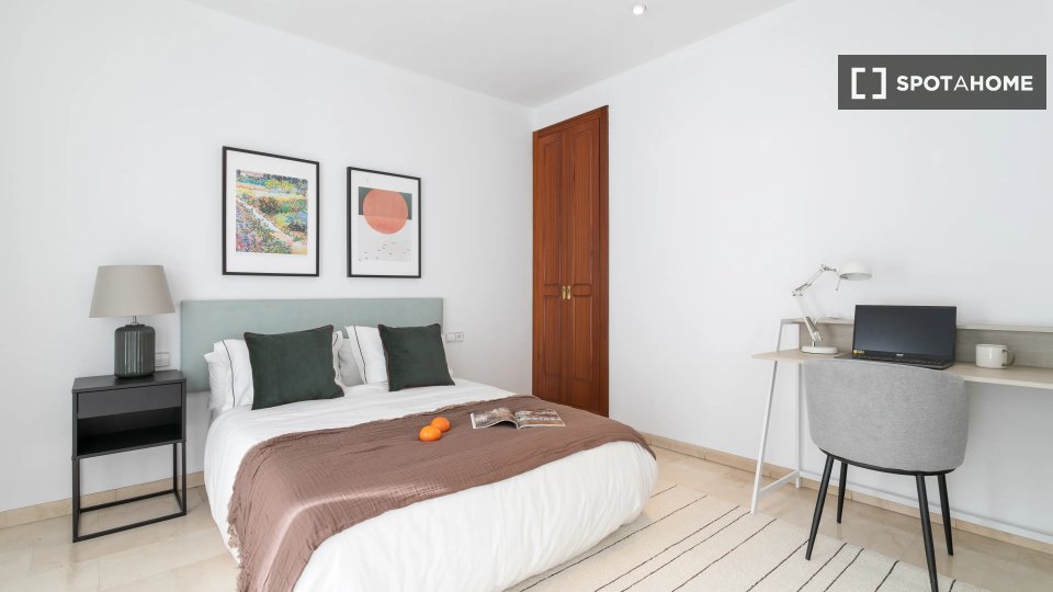 Double room Alicante, 5 beds — photo 17