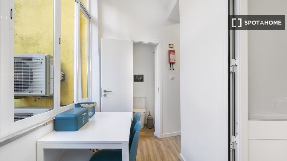Double room Lisbon, 6 beds — photo 14