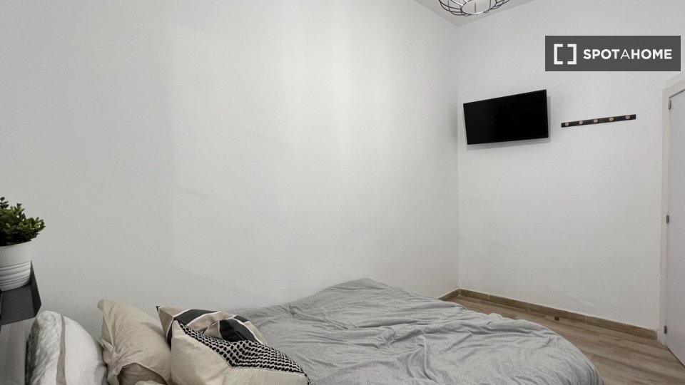Double room Madrid, 3 beds — photo 24