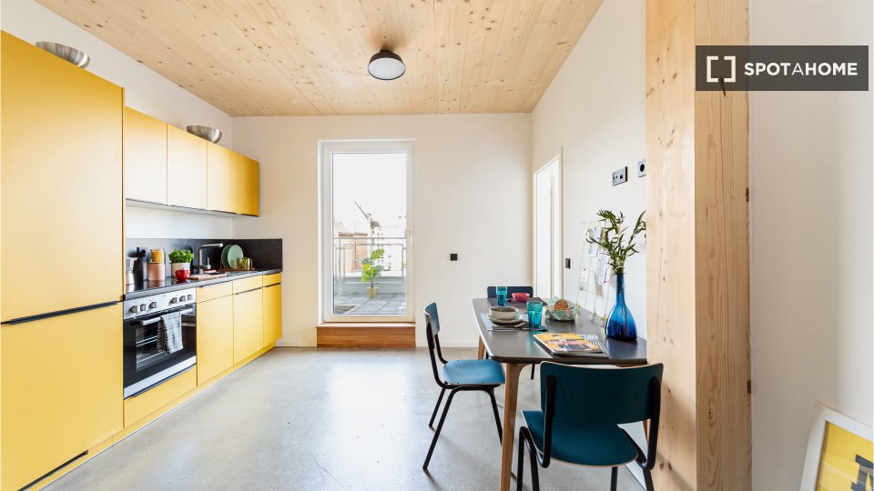 Double room Berlin, 3 beds, 73m² — photo 3