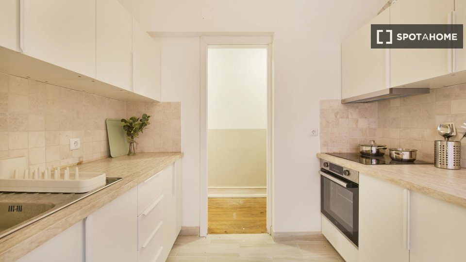 Double room Lisbon, 6 beds — photo 9