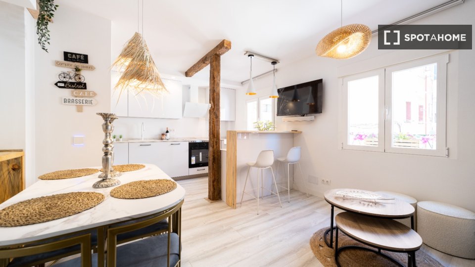 Double room Madrid, 3 beds, 80m² — photo 15