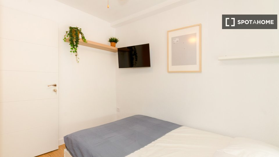 Se alquila habitación en piso compartido de 5 habitaciones, Alcalá de Henares