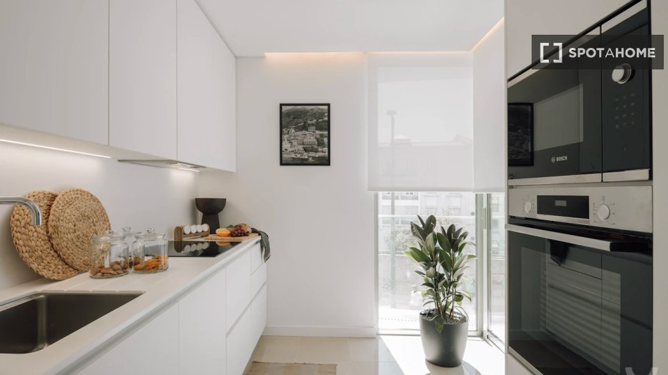 Apartment Lisbon, 2 beds, 97m² — photo 5
