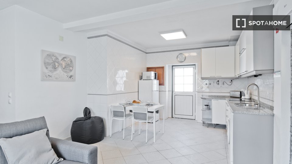 Apartment Lisbon, 2 beds, 50m² — photo 8