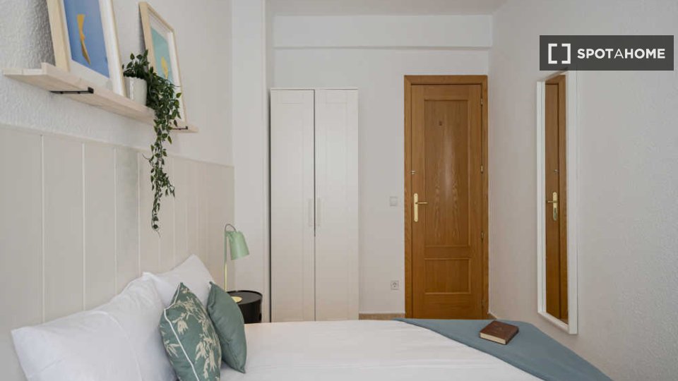 Double room Madrid, 25 beds — photo 53