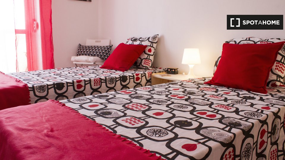 Double room Lisbon, 3 beds, 70m² — photo 4