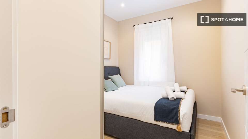 Apartment Barcelona, 3 beds, 82m² — photo 2