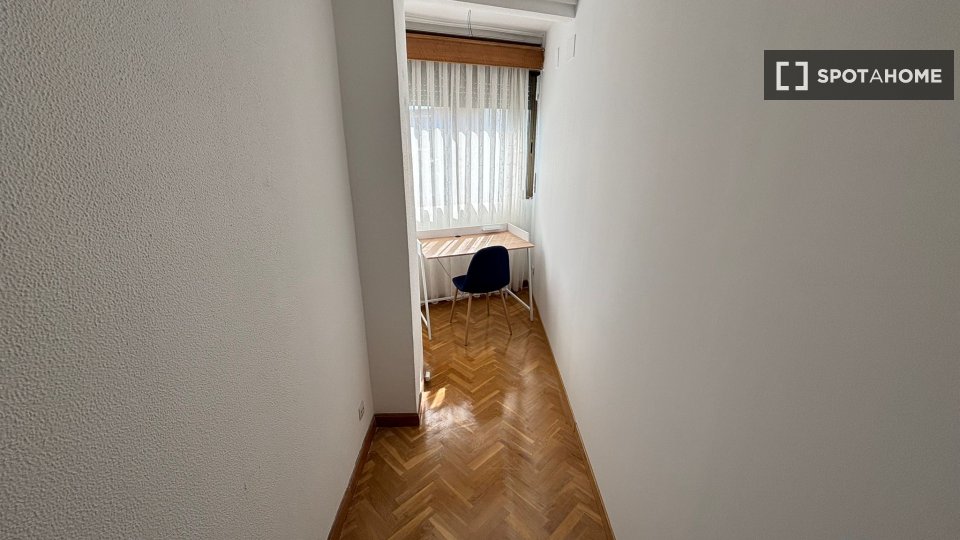 Double room Madrid, 9 beds, 200m² — photo 1