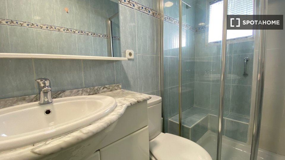 Double room Madrid, 5 beds — photo 13