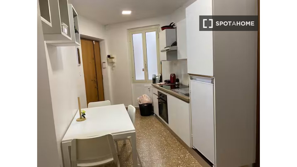Double room Rome, 5 beds, 20m² — photo 6