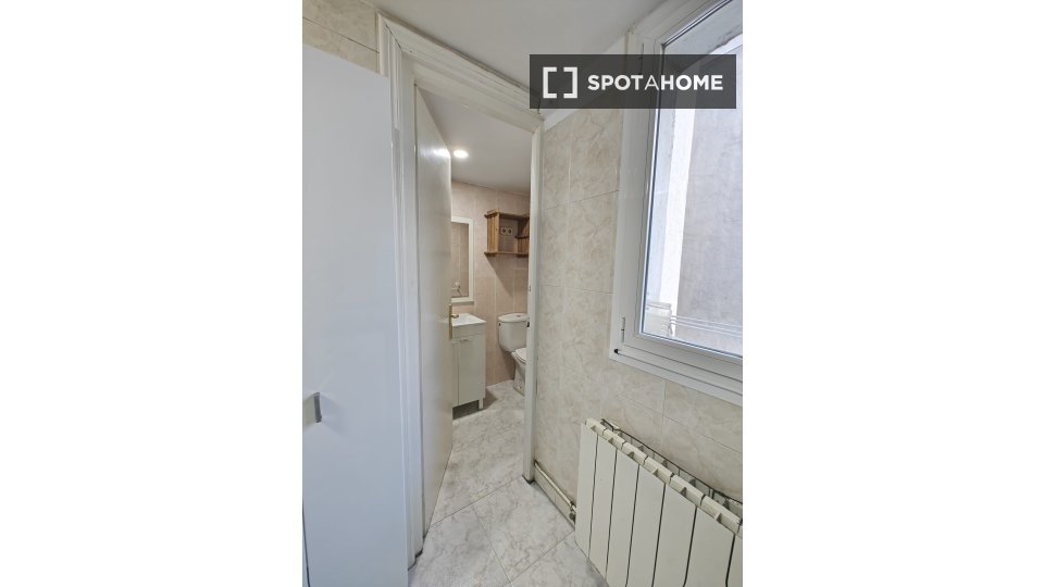 Apartment Bilbao, 3 beds, 65m² — photo 18