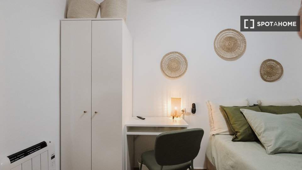 Double room Barcelona, 3 beds, 62m² — photo 11