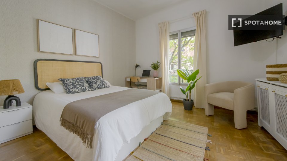 Double room Madrid, 4 beds, 120m² — photo 3