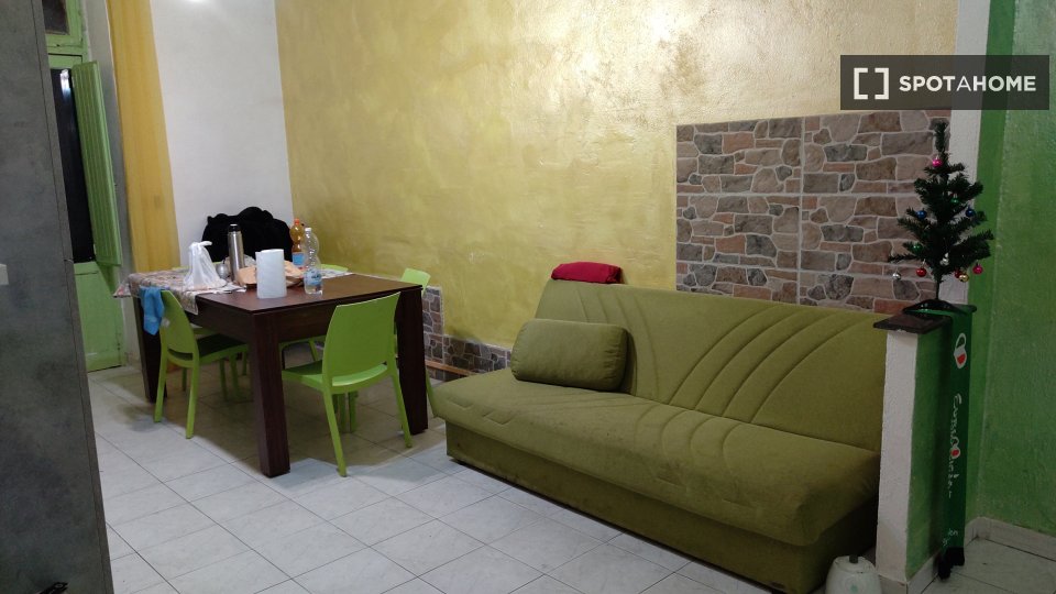 Double room Turin, 3 beds, 85m² — photo 5