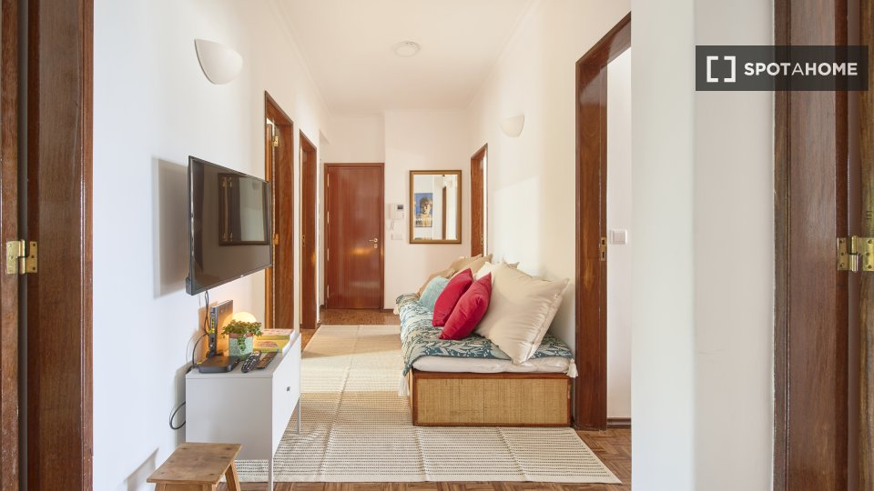 Double room Lisbon, 4 beds — photo 20