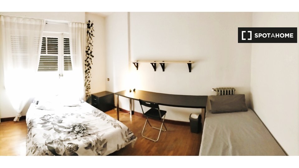 Double room Madrid, 7 beds, 200m² — photo 7