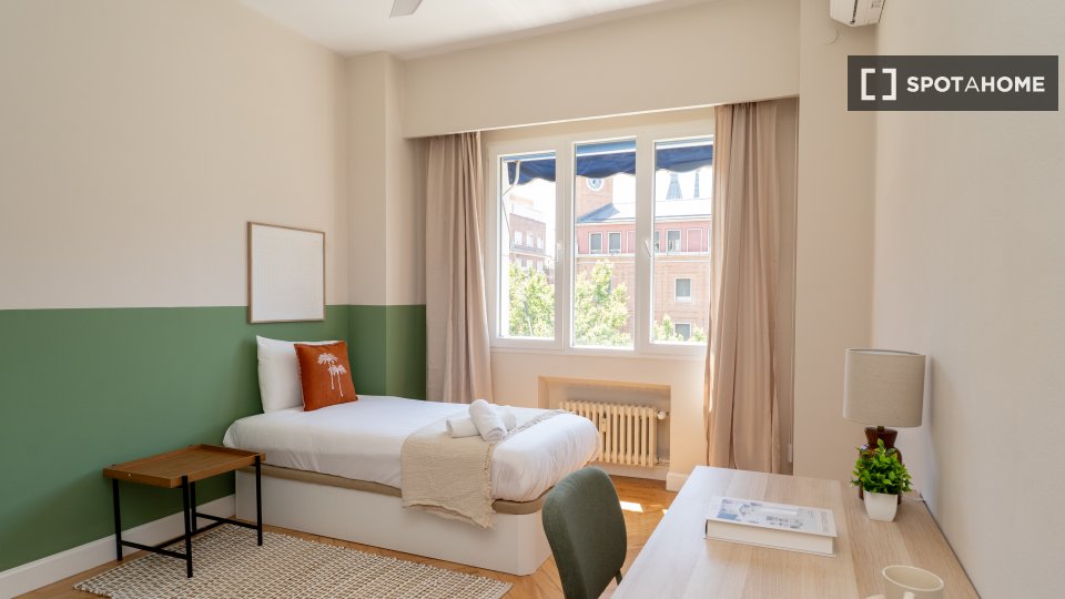 Double room Madrid, 5 beds — photo 13