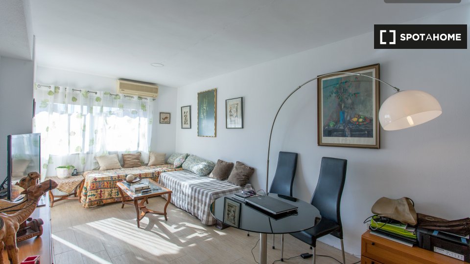 Double room Valencia, 3 beds, 90m² — photo 19