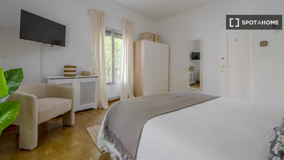 Double room Madrid, 4 beds, 120m² — photo 2