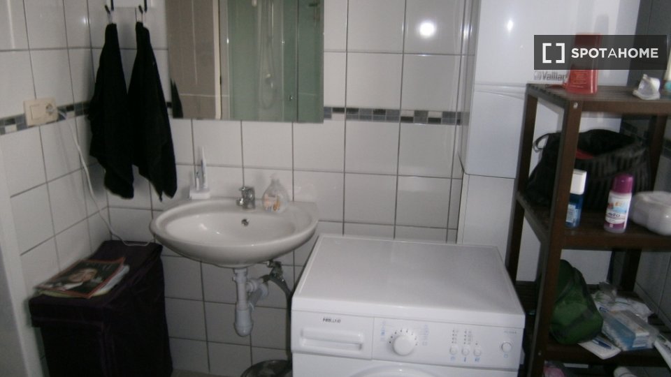 Double room Brussels, 5 beds, 14m² — photo 12