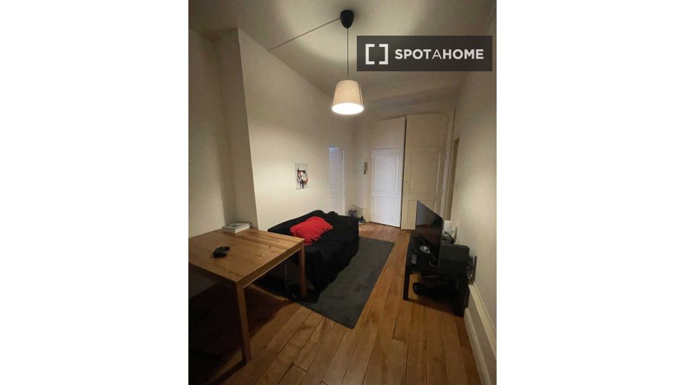 Camera in un appartamento condiviso con 3 camere da letto a Bellecour.