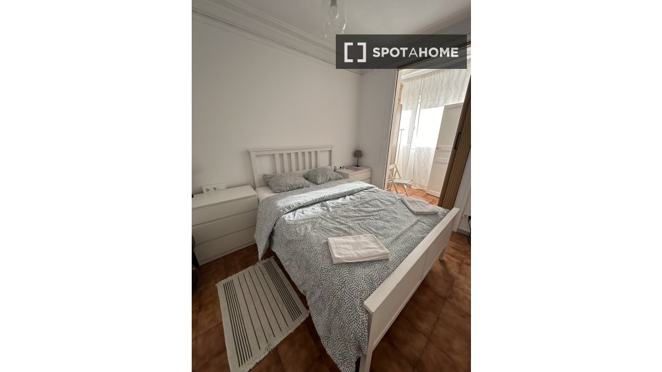 Double room Barcelona, 3 beds, 98m² — photo 8