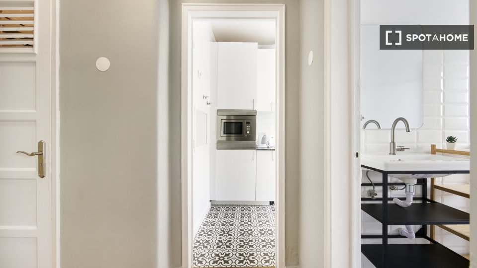 Double room Lisbon, 6 beds — photo 16