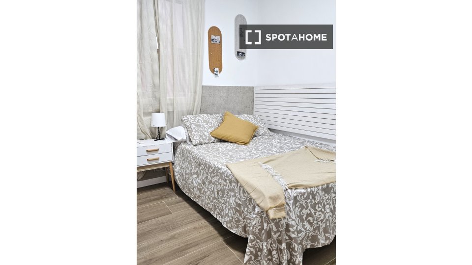 Double room Zaragoza, 5 beds, 116m² — photo 19