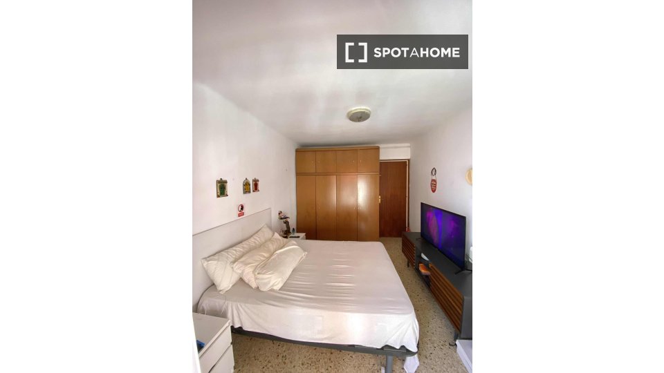 Double room Barcelona, 3 beds, 12m² — photo 14