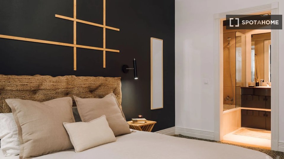 Apartment Lisbon, 2 beds, 115m² — photo 8