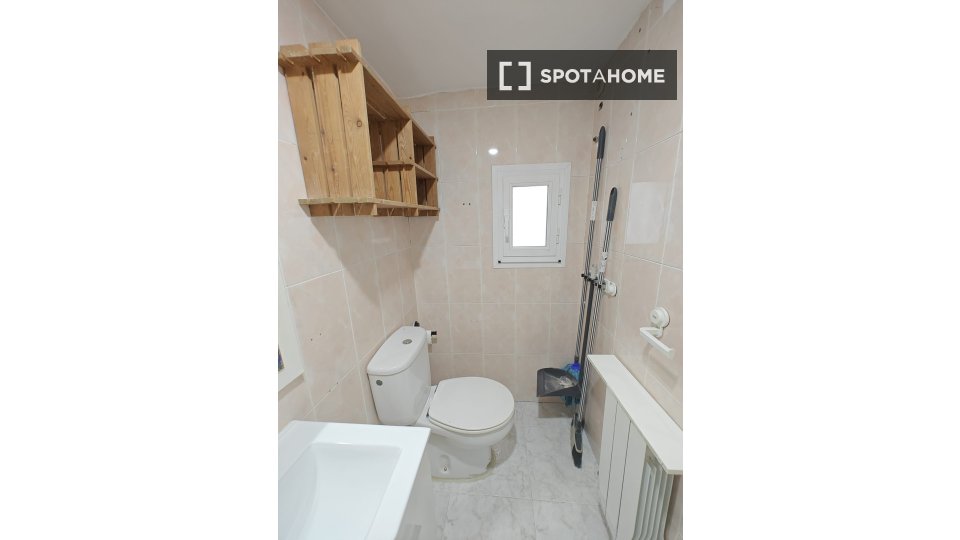 Apartment Bilbao, 3 beds, 65m² — photo 15