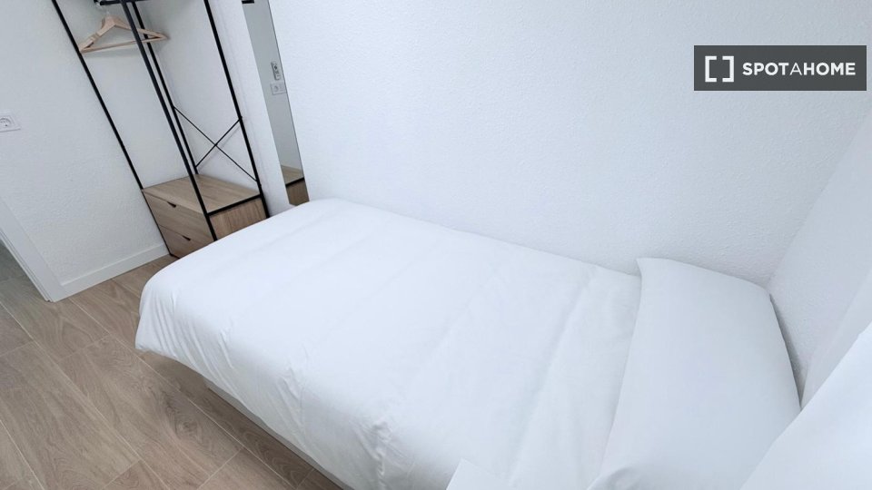 Double room Madrid, 5 beds — photo 16