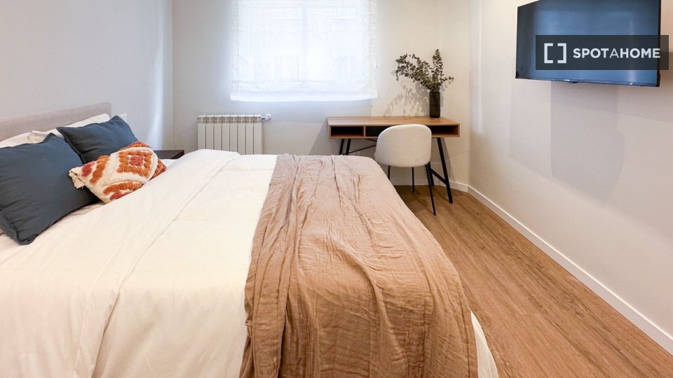 Double room Madrid, 5 beds, 100m² — photo 16