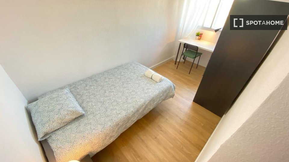 Double room Madrid, 4 beds — photo 17