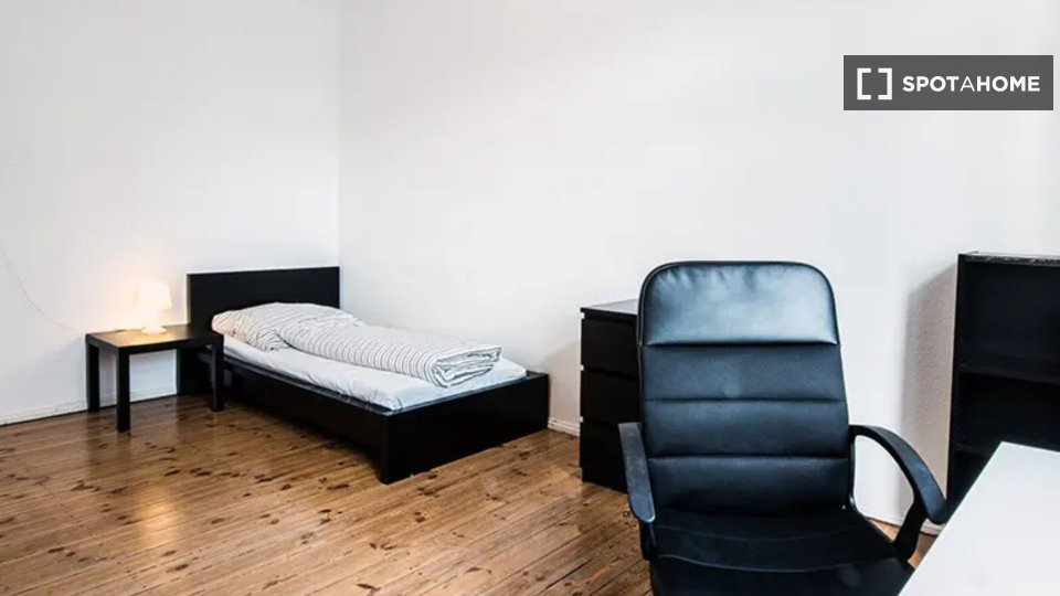 Double room Berlin, 6 beds, 132m² — photo 14