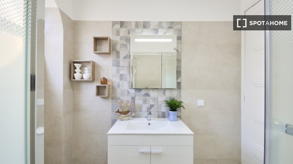 Double room Lisbon, 4 beds — photo 16