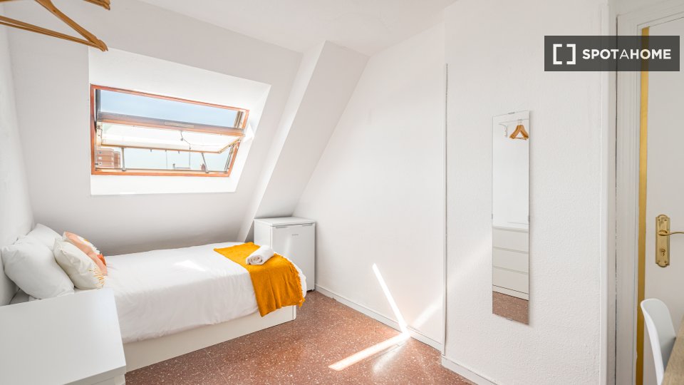 Double room Madrid, 17 beds — photo 7