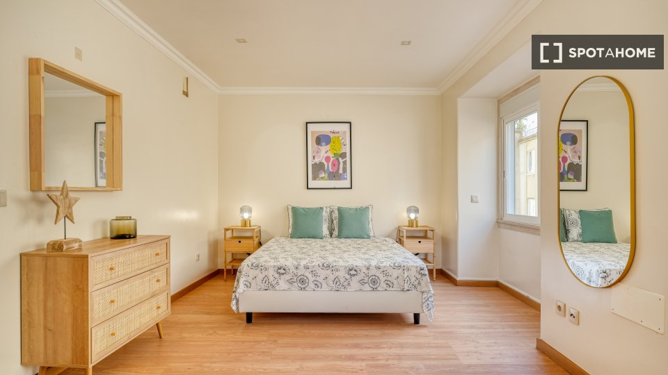 Double room Lisbon, 4 beds — photo 17